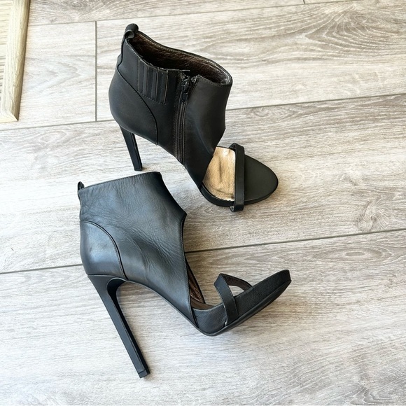 Jeffrey Campbell Sine Leather Bootie - Picture 1 of 13